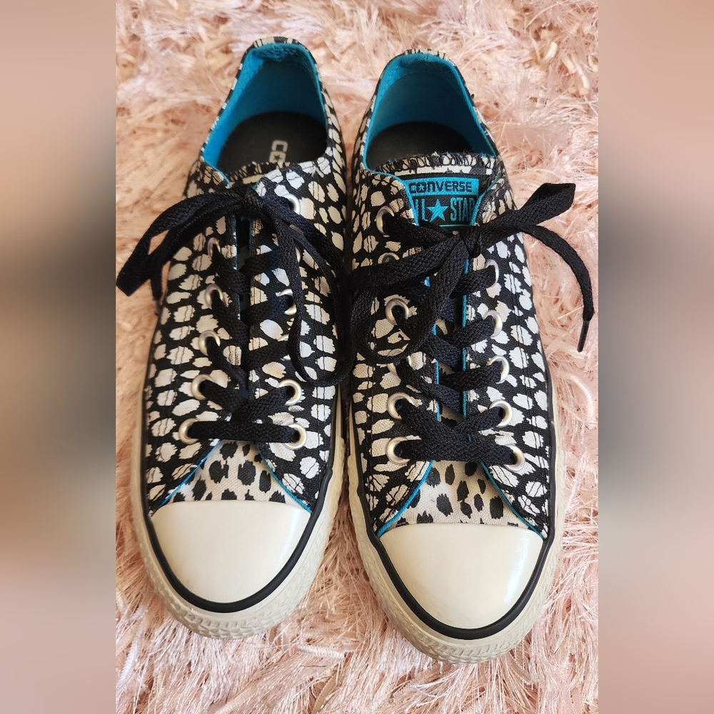 Sz: 8- Leopard Converse